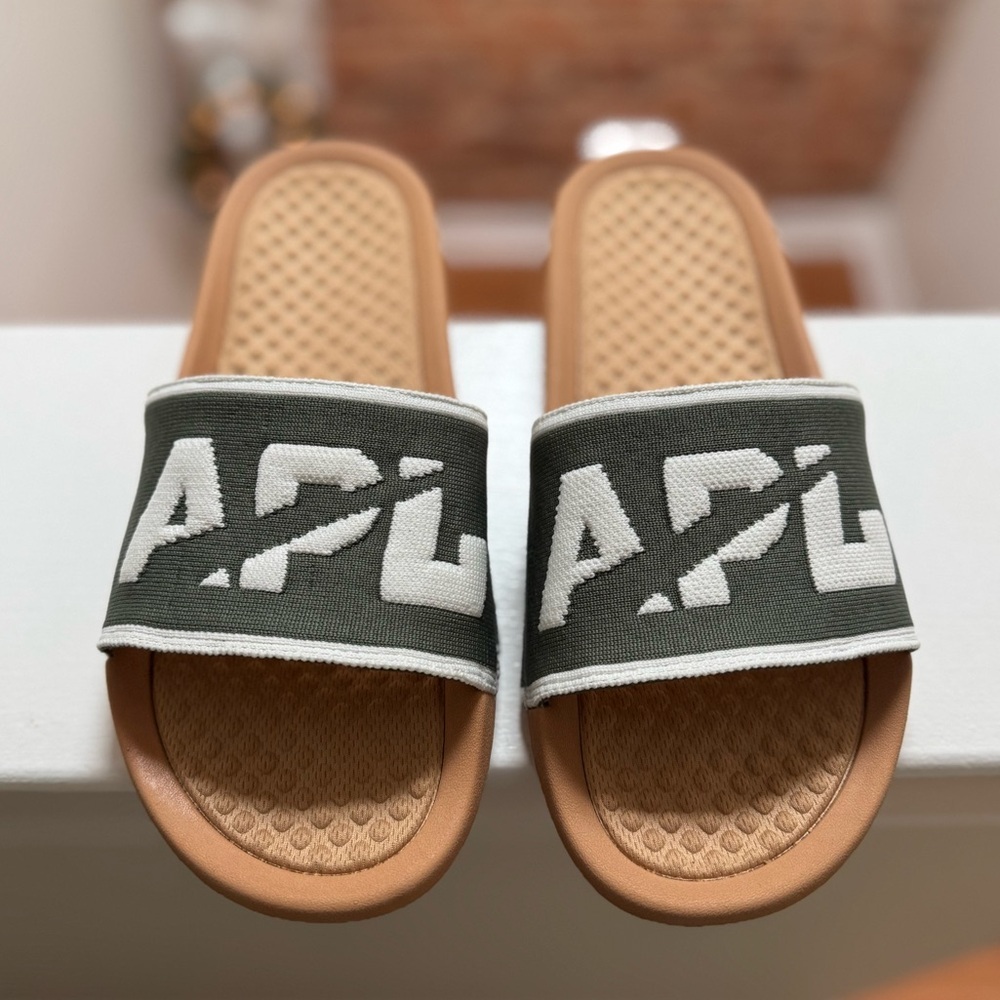 APL women’s Techloom Slide 
Tan/Fatigue/Ivory
Size 9